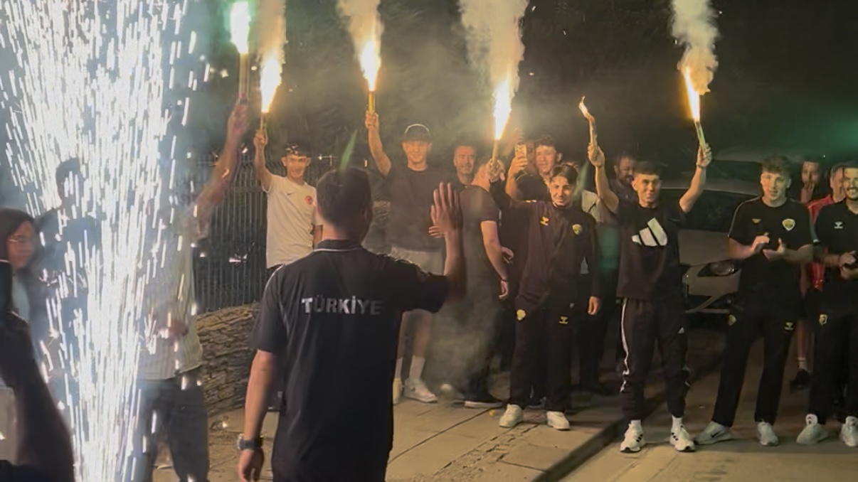 Konya'nın Gururu Milli Bisikletçiler Ramazan Yılmaz ve Mustafa Tarakcı Coşkuyla Karşılandı