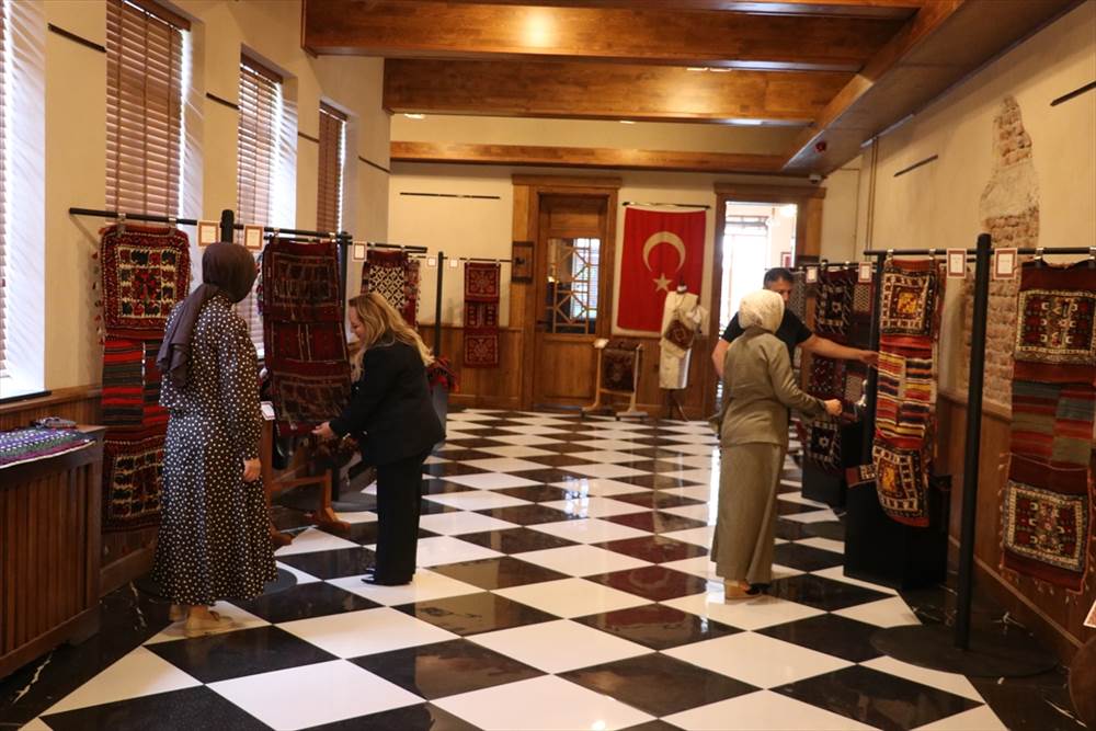 Berna Özden’in 15 yıllık heybe koleksiyonu geçmişi geleceğe taşıyor