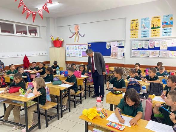 Çumra İlçe Milli Eğitim Müdürü Altunyaldız, 60. Yıl Mehmet Yaymacı İlkokulunu Ziyaret Etti