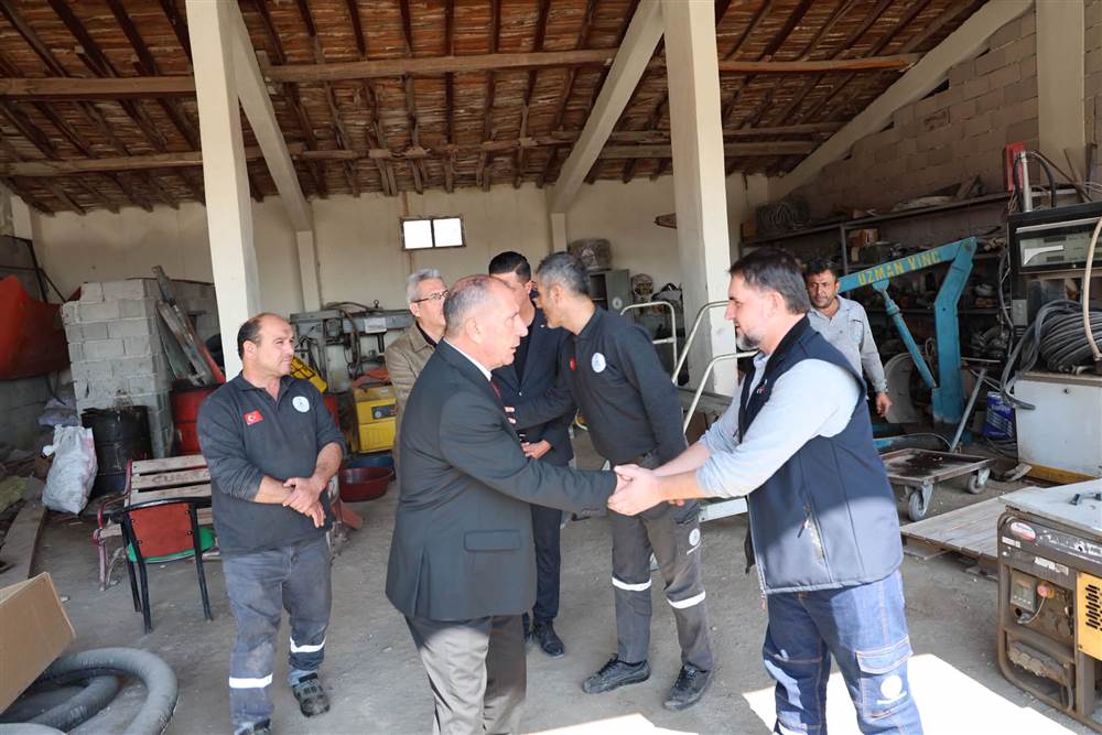 Başkan Aydın, Fen İşleri Müdürlüğüne Bağlı Atölyelerde Personelle Buluştu