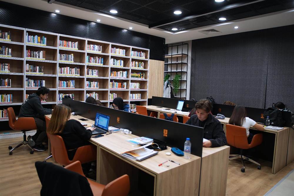 Ali Ulvi Kurucu Gençlik Merkezi 600’ü Aşkın Gence Ev Sahipliği Yapıyor