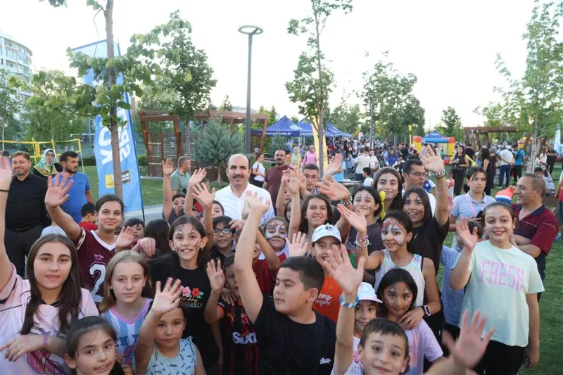 Başkan Altay Park Şenliklerinde Çocuklarla Buluştu
