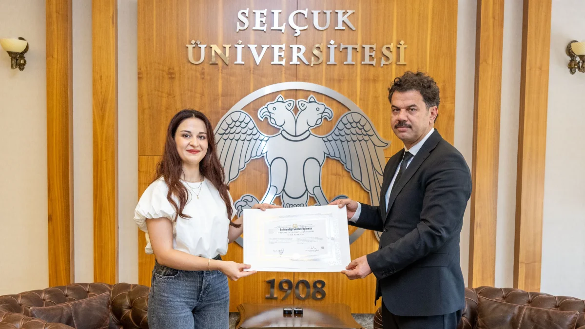 Selçuk Üniversitesi 500 Bininci Mezununu Verdi