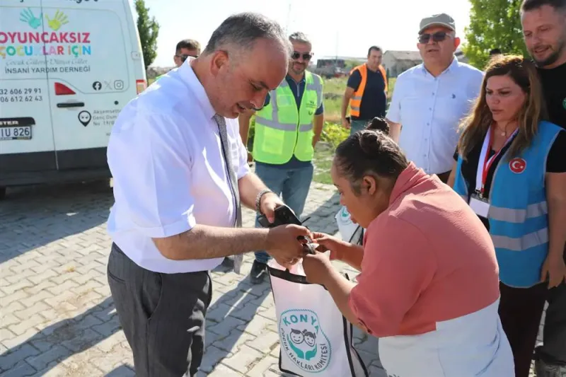 Konya Aile ve Sosyal Hizmetler İl Müdürü Çumra'da tarım İşçileriyle Buluştu