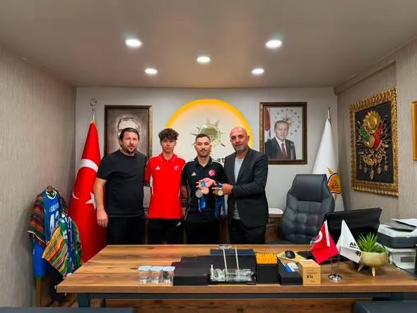 Çumra'nın Gururu Milli Sporcular Ak Parti Teşkilatında