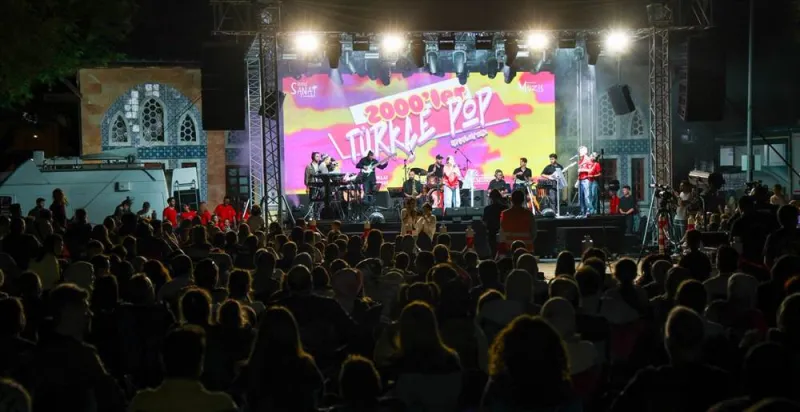 Ecdat Parkı'nda 2000'ler Türkçe Pop Rüzgarı Esti