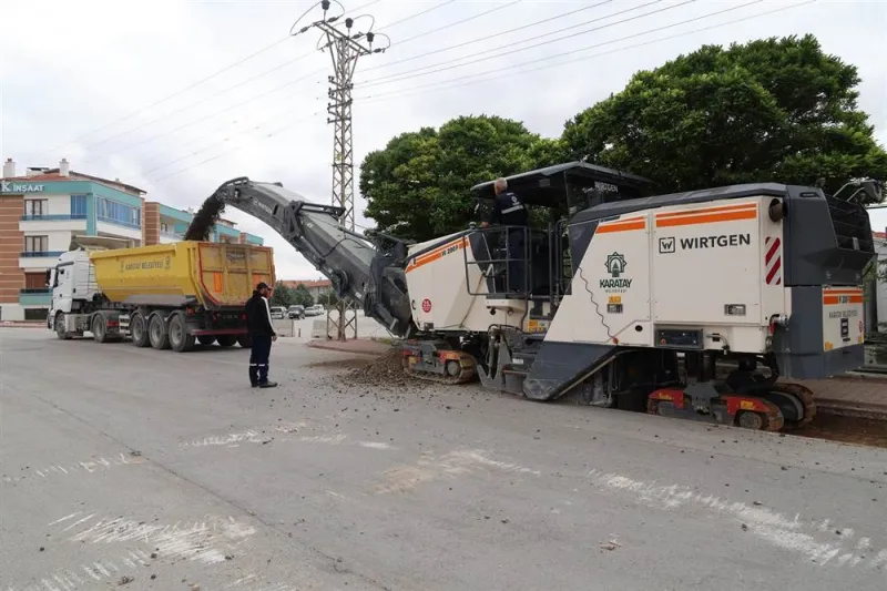 Karatay Kanal Caddesi Yol Yenileme Çalışmaları Sürüyor