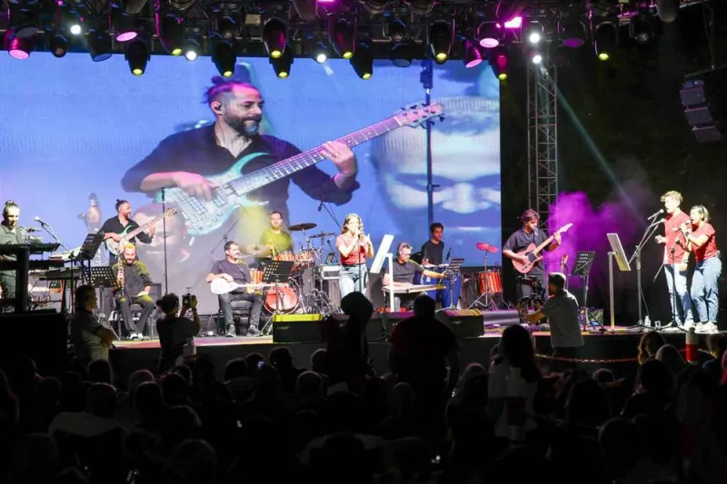 Selçuklu Sanat Akademisinden 2000ler Pop Konseri