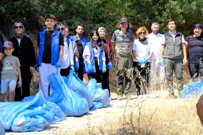 Ilgın Orman İşletmesi Gönüllülerle Ormanları Temizledi
