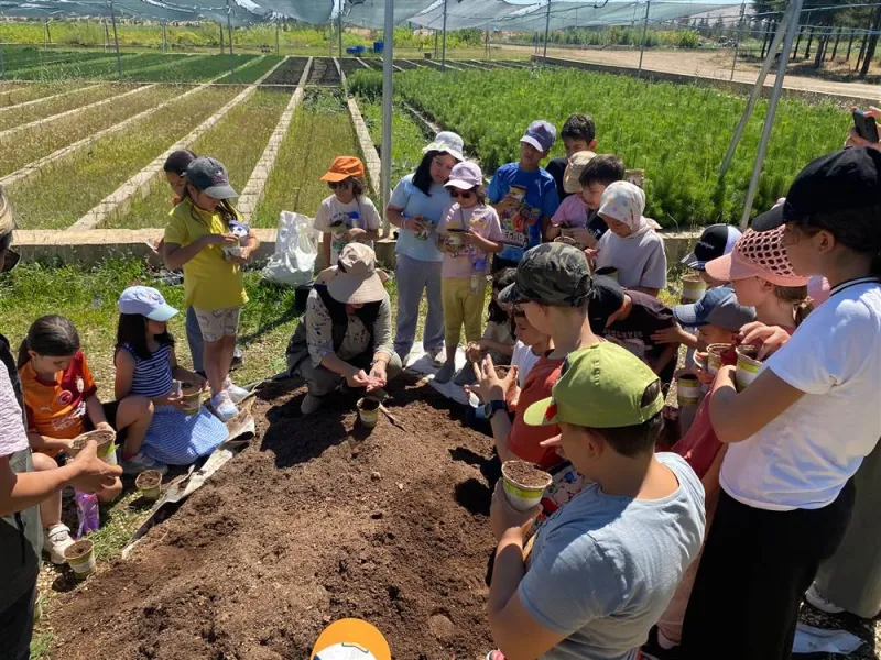 Öğrencilere Fidanlıkta Uygulamalı Doğa Eğitimi