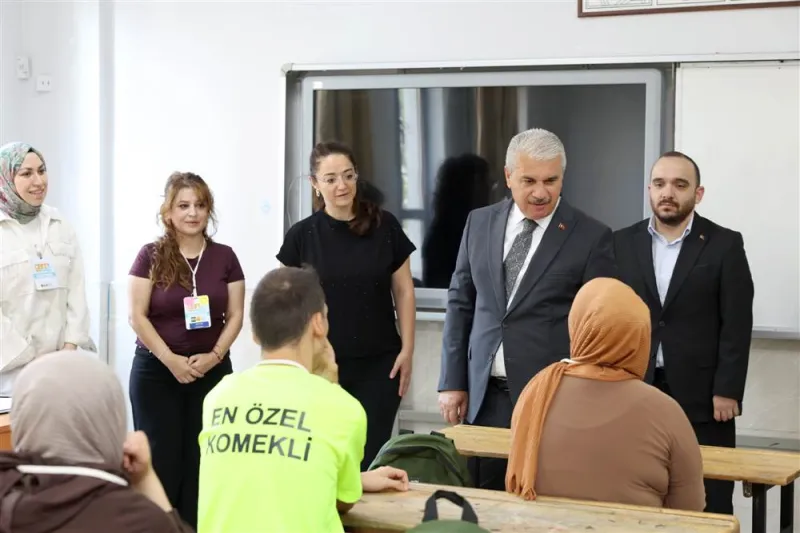 Konya Valisi Akın Yaz Okulu ve Özel KOMEK Öğrencilerini Ziyaret Etti
