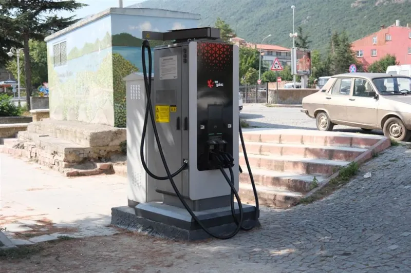 Akşehirde Elektrikli Araç Şarj İstasyonu Hizmete Girdi