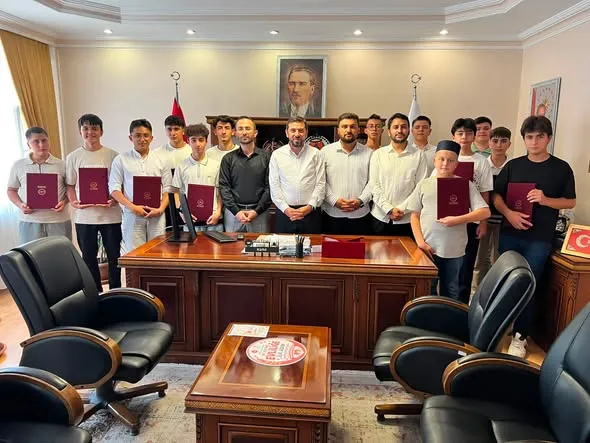 Çumra'da Hafızlık Eğitimini Bitirenlere Belgeleri Verildi