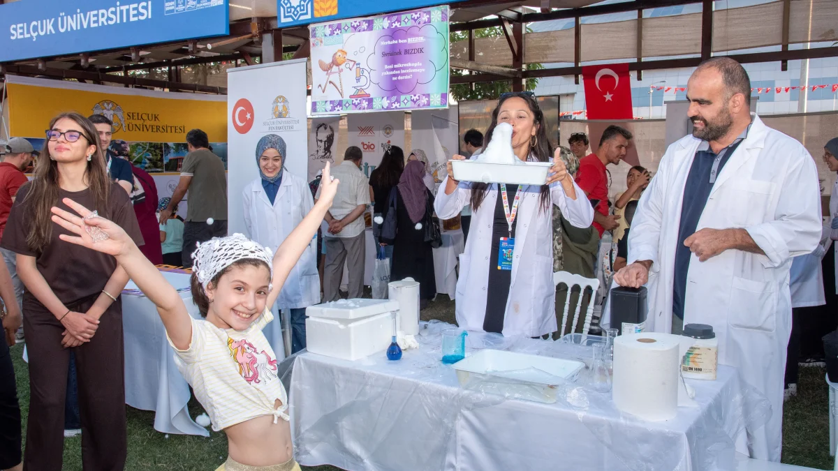 Konya Bilim Festivalinde Selçuk Üniversitesi standına büyük ilgi