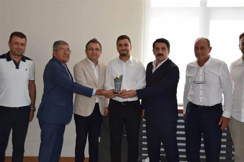 Karapınar Vergi Rekortmenlerine Plaket Verildi