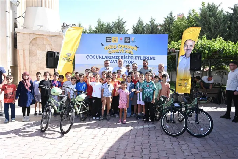 “Güle Oynaya Camiye Gel” Projesini Tamamlayan 13 Bin 91 Çocuğa Bisiklet