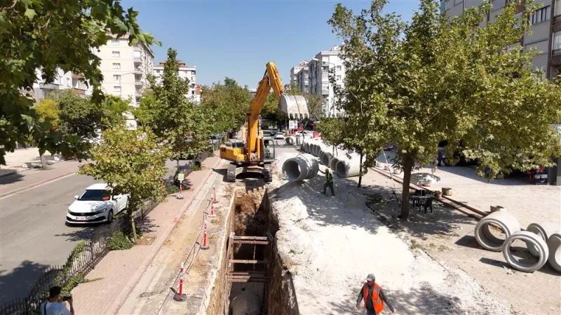 Rauf Denktaş Caddesi’nde Yaklaşık Bir Kilometrelik Kanalizasyon Çalışması