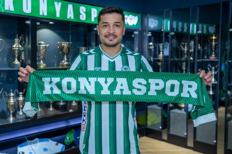 Konyaspor, Ahmet Oğuz ile 1 yıllık sözleşme imzaladı