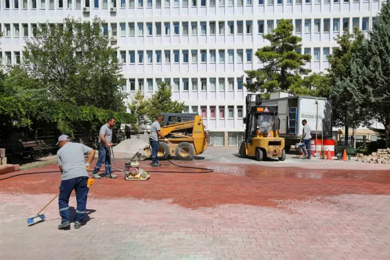 Meram Belediyesi yol ve üstyapı çalışmalarını ilçenin dört bir yanında sürdürüyor