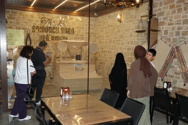 Çocukluk anılarının bulunduğu tarihi su değirmenini restore ettirmenin mutluluğunu yaşıyor