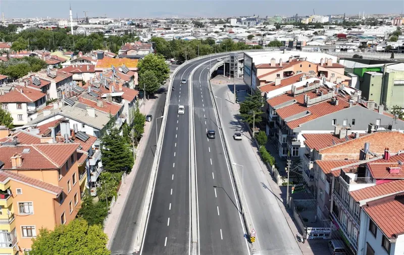 Konya Büyükşehir Belediyesi'nden Üst Geçitlerde Asfalt Yenileme Çalışması