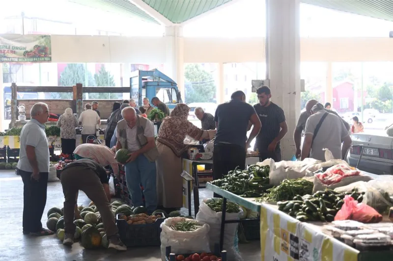 Konya Büyükşehir’in Yerli Ürün Pazarı Üreticilere Gelir Kapısı Oluyor