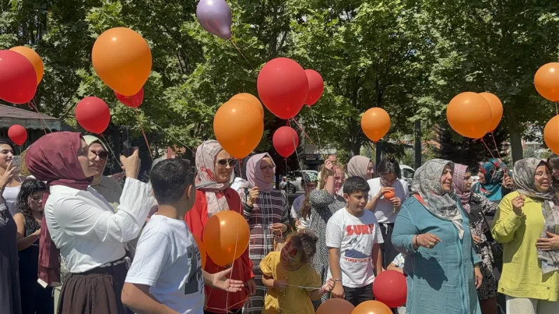 Kanseri yenen 3 yaşındaki Meryem Sena için balonlar uçuruldu