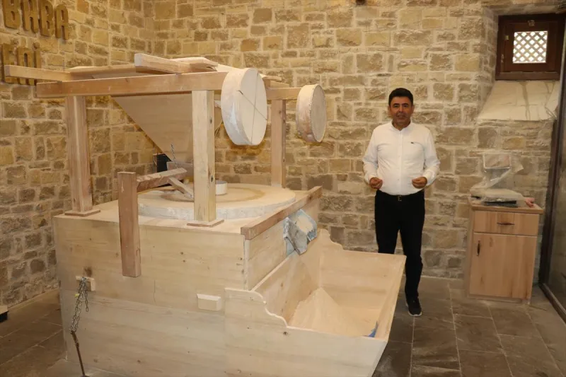 Çocukluk anılarının bulunduğu tarihi su değirmenini restore ettirmenin mutluluğunu yaşıyor