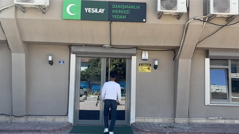 Arkadaşlarının "bir kereden bir şey olmaz" sözüyle başladığı bağımlılıktan Yeşilay sayesinde kurtuldu