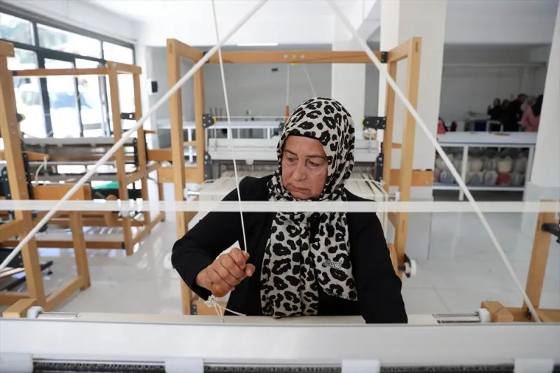 Kenevir lifleri kadınların ellerinde katma değerli ürünlere dönüşüyor