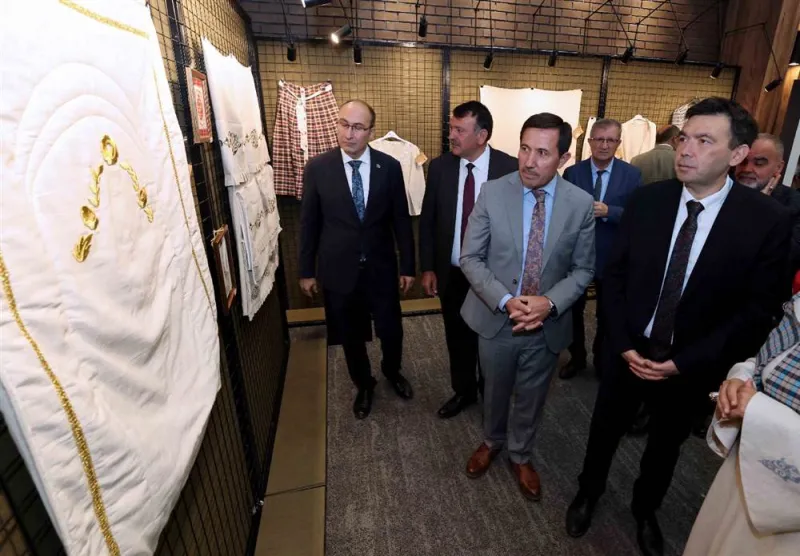 Kenevir ipinden Hadim bezi üretimi için 15 kadın tezgâh başında