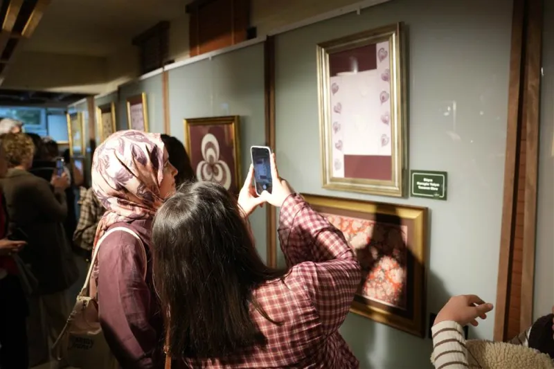 “Ebru Talebeleri ile Ebru Sergisi” Meydan Evleri’nde Açıldı