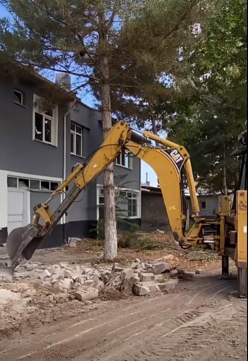 Alibeyhüyüğü Mahallesi'ne Yeni Otopark Alanı Kazandırılıyor