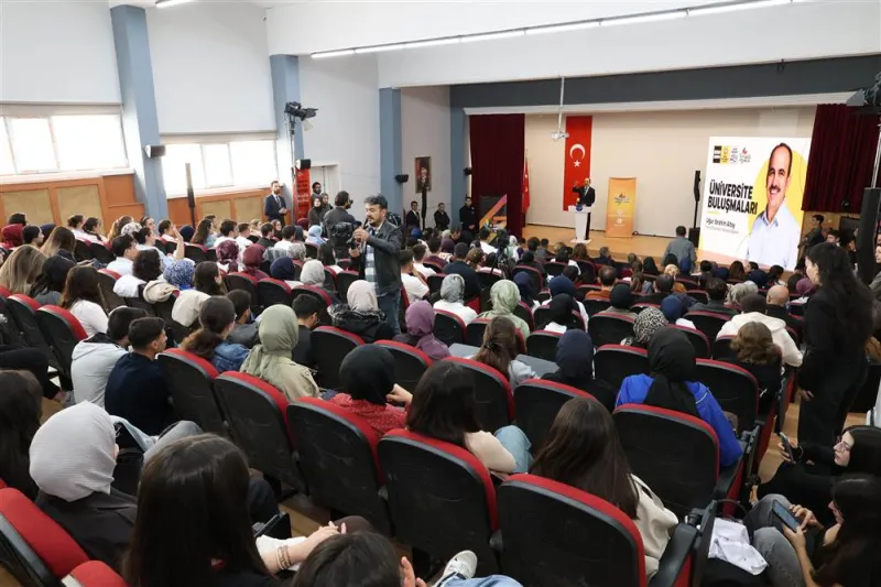 Başkan Altay, Üniversite Öğrencileriyle Bir Araya Geldi