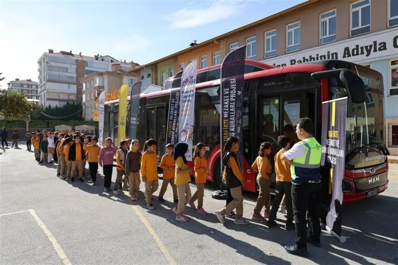 Nezaket Otobüsü 7 İlkokulda 2 Bin 220 Öğrenciye Ulaştı