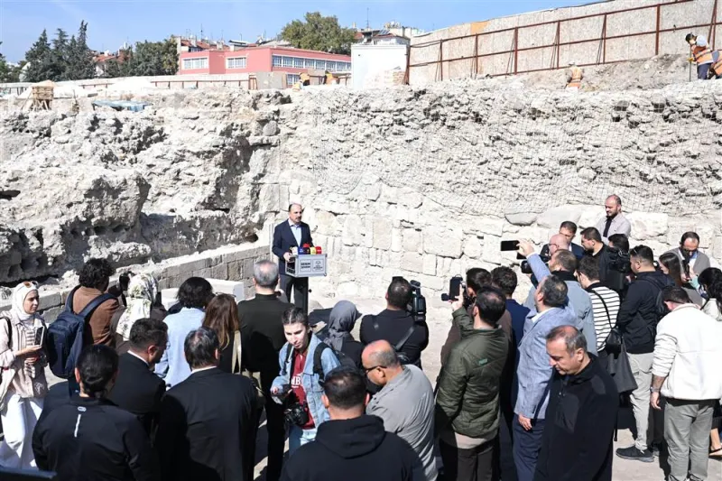 Larende Kapısı’nın Taşları ve Surları Gün Yüzüne Çıkıyor