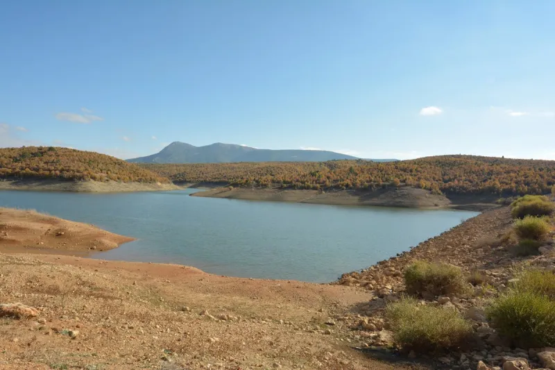 KÜÇÜK ÖLÇEKLİ SULAMA TESİSLERİ İLE TARIM ARAZİLERİ SUYA KAVUŞUYOR