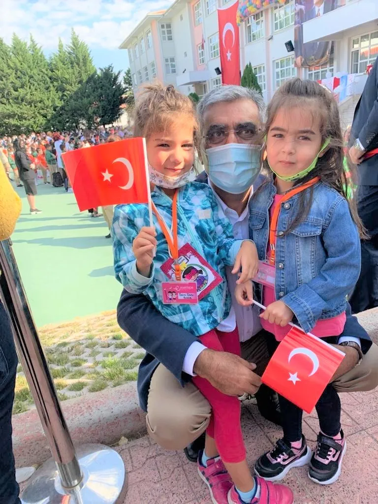 PANKOBİRLİK BAŞKANI RECEP KONUK’UN TORUNLARINI OKULA GÖTÜRME SEVİNCİ