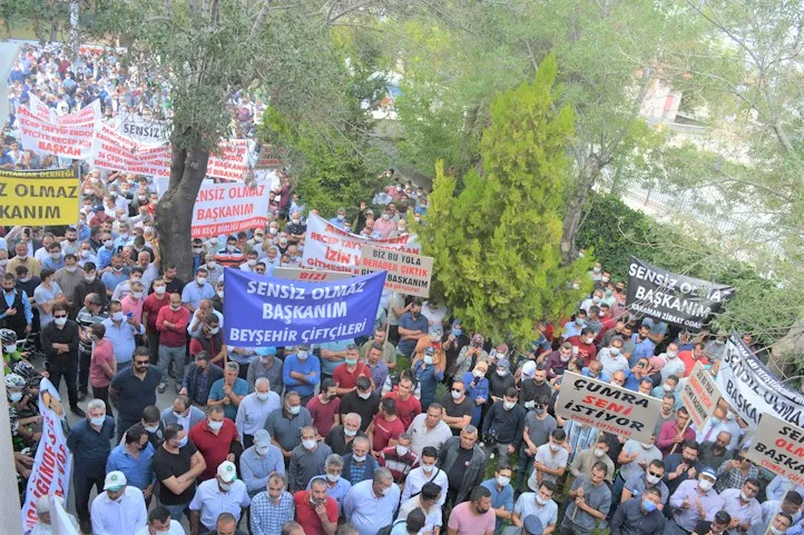 ÇİFTÇİLERDEN BAŞKAN KONUK’A BİZİ BIRAKMA ÇAĞRISI