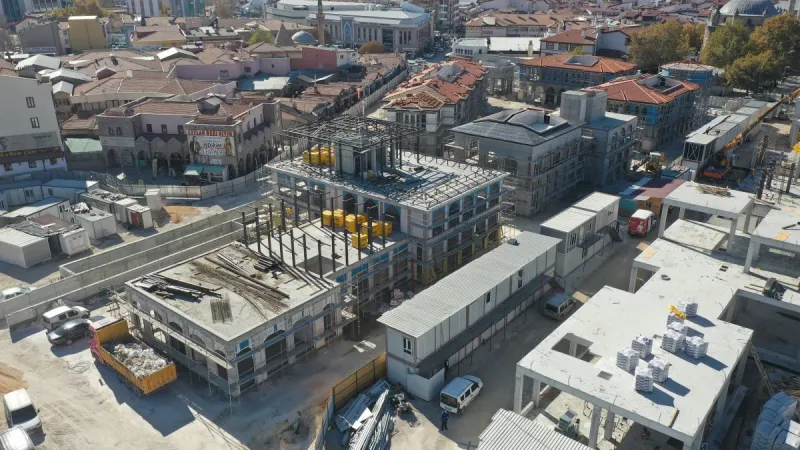 MEVLANA ÇARŞISI VE ALTIN ÇARŞI’DA TARİHİ DÖNÜŞÜM SÜRÜYOR