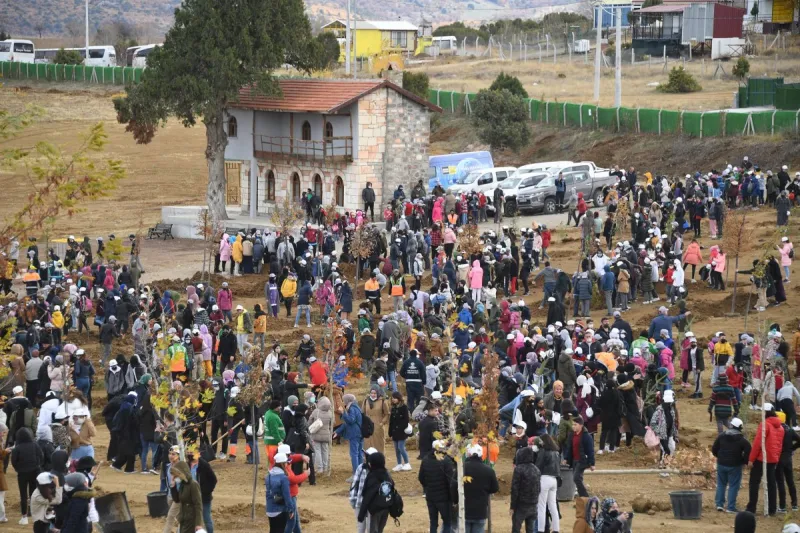 Büyükşehir 5 Bin Fidanı Toprakla Buluşturdu