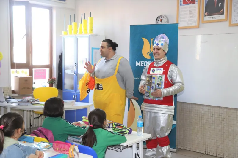 75 BİN ÖĞRENCİYE ÇAT KAPI TİYATRO İLE SU TASARRUFU VE SIFIR ATIK ANLATILIYOR