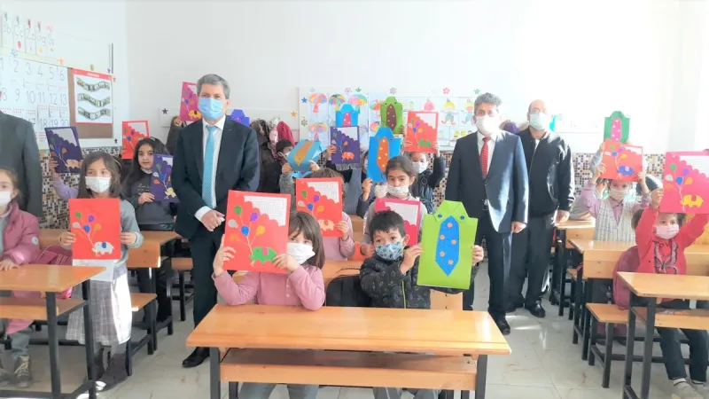 ÖĞRENCİLERİN KARNE SEVİNCİ