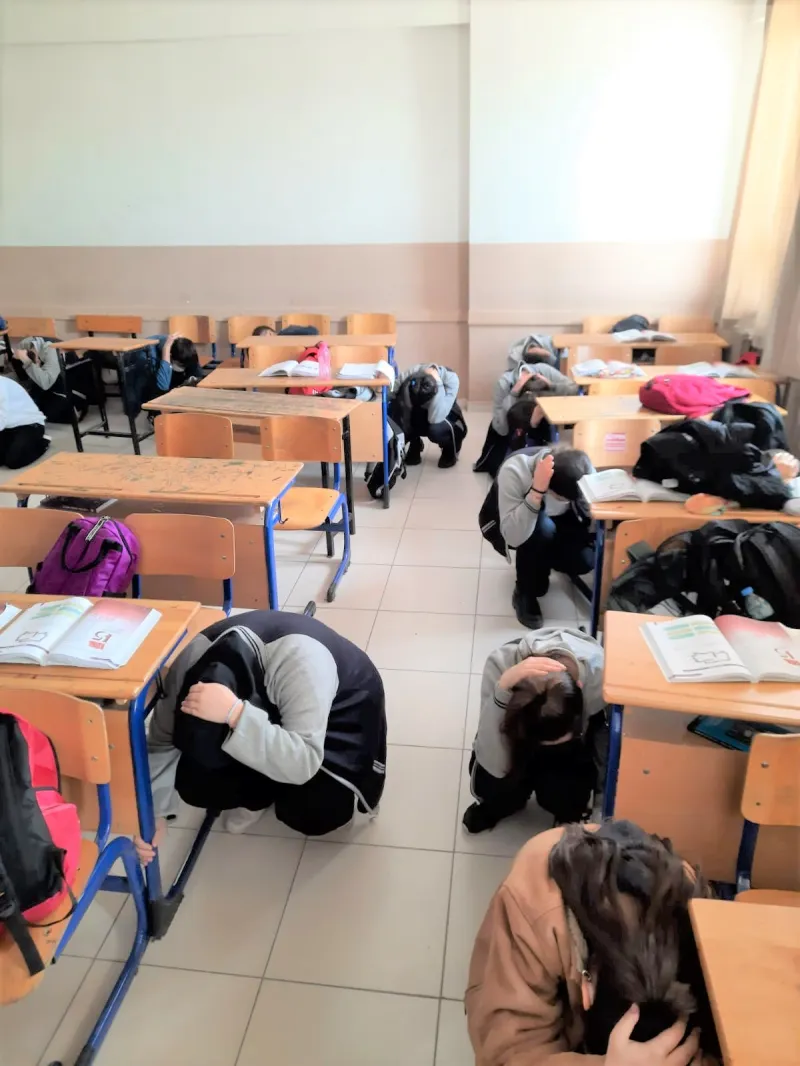 81 İLDE EŞ ZAMANLI  DEPREM TATBİKATI GERÇEKLEŞTİRİLDİ