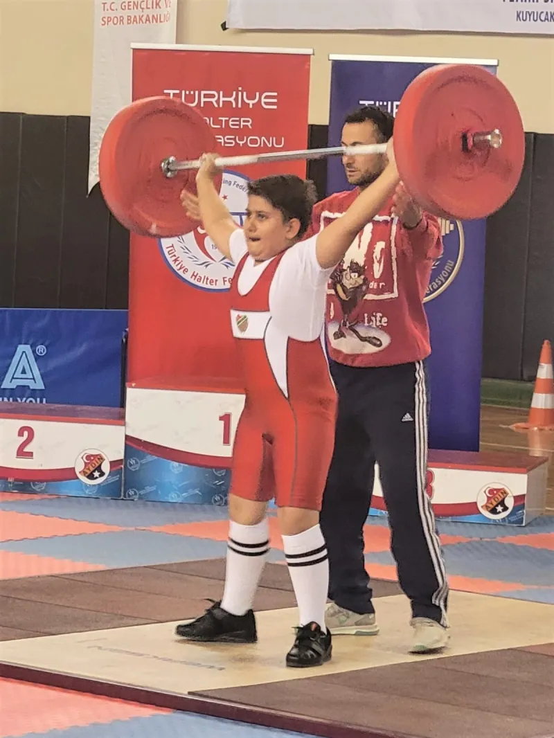 Ç. ÇUMRA BELEDİYESPOR’UN MİNİK HALTERLERİ İLK ŞAMPİYONASINDA