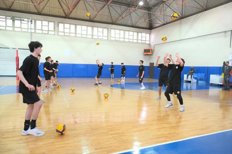 GENÇ VOLEYBOLCULAR  GELİŞİM KAMPINDA BULUŞTU