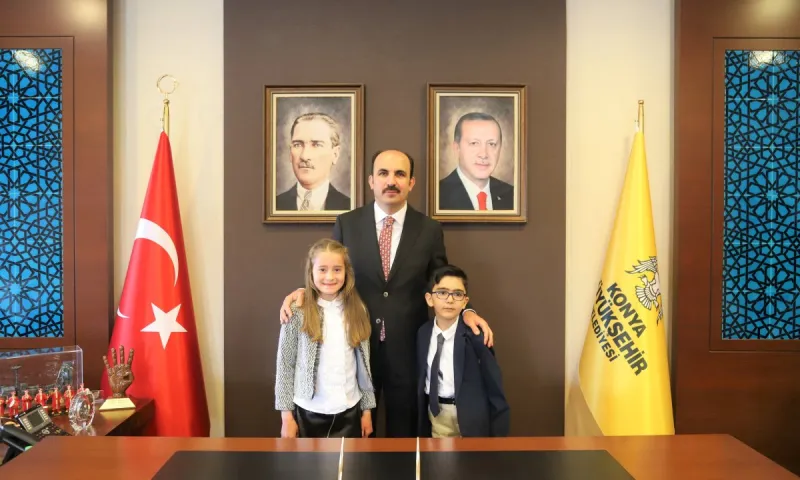 BAŞKAN ALTAY 23 NİSAN’DA MAKAMINI GÜLNİHAL SÜRMELİGÖZ’E DEVRETTİ