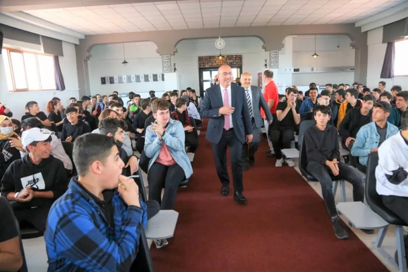 BAŞKAN KAVUŞ MEGA PROJESİ  KAPSAMINDA LİSELİLERLE BULUŞTU