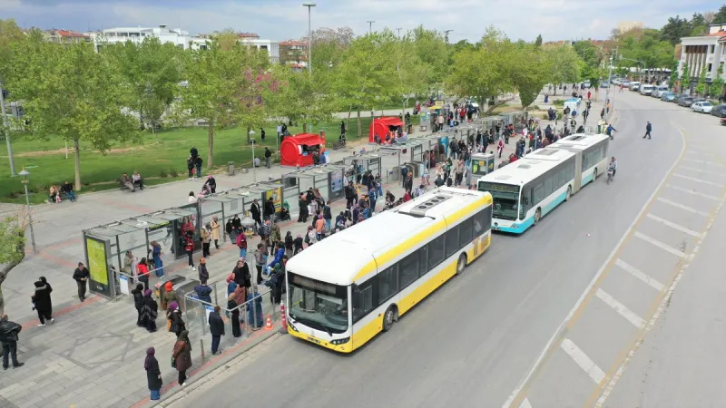TURNİKELİ OTOBÜS DURAĞI İLE TRAFİK GÜVENLİĞİ ARTTI, BEKLEME SÜRESİ AZALDI