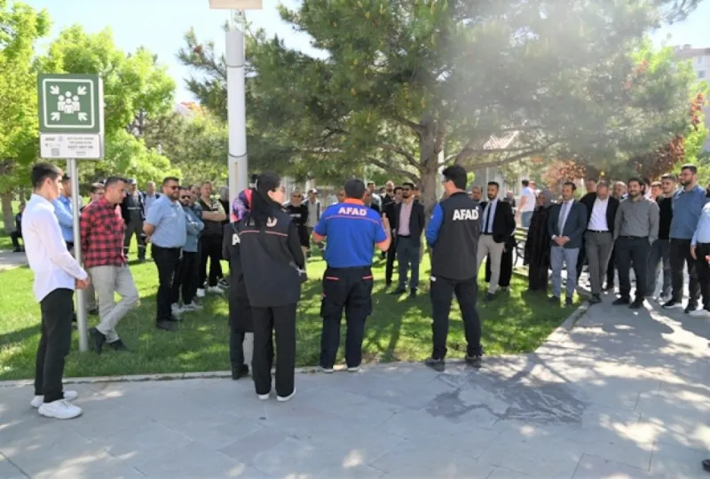 SELÇUKLU BELEDİYESİ PERSONELİNE YANGIN TATBİKATI